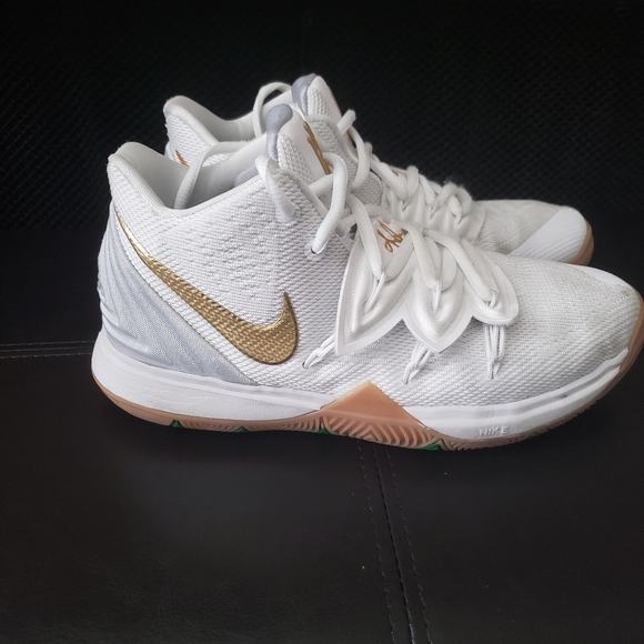 boys nike shoes size 4.5